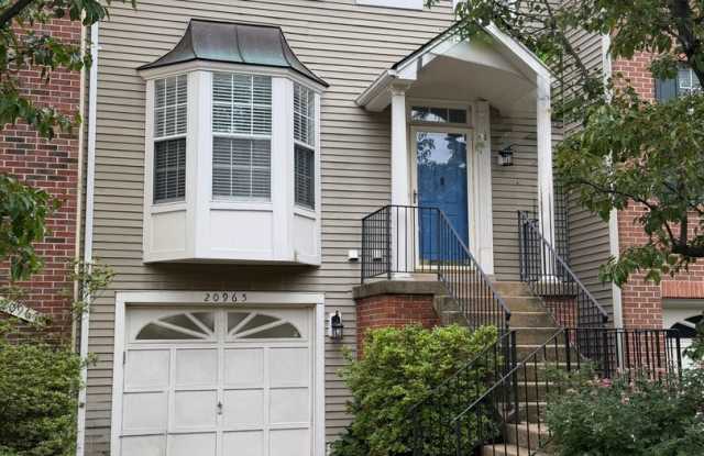 Beautifully Updated three-bedroom, 2.5-bath townhouse in Sterling, Va photos photos