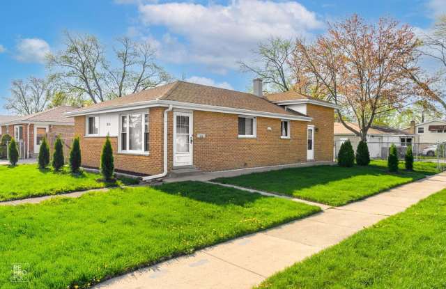 318 Virginia Street - 318 Virginia Street, Bensenville, IL 60106 318 Virginia Street - 318 Virginia Street, Bensenville, IL 60106