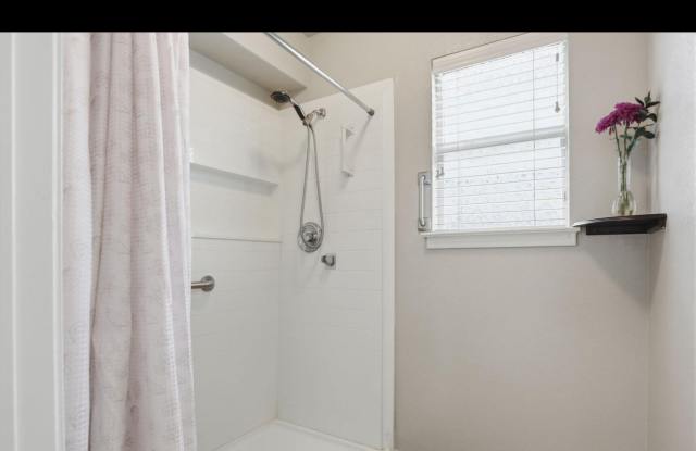 5930 Sapphire Cave Gallery 3