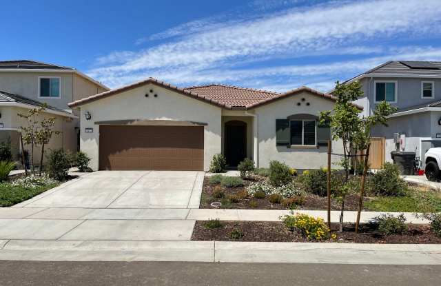 Large Clean Executive 4 Bedroom, 2.5 Bathroom, 2000 Sqft. Home for Lease photos photos