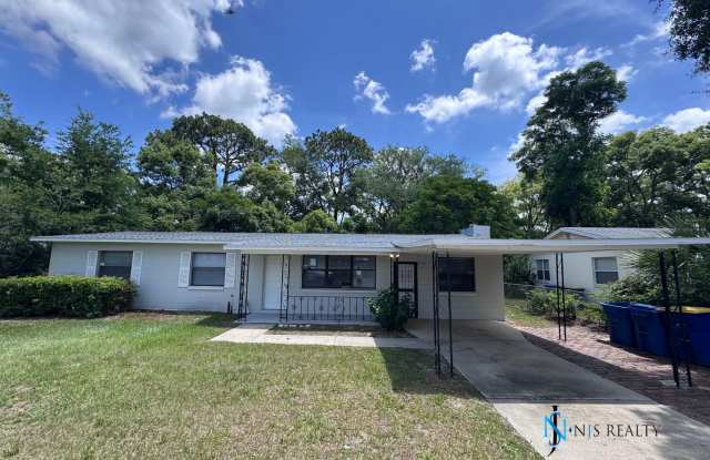 BEAUTIFUL 3/1 large 1417 sq ft home with NEWLY REMODELED kitchen, updated bathroom, NEW floors, FRESH paint!! photos photos