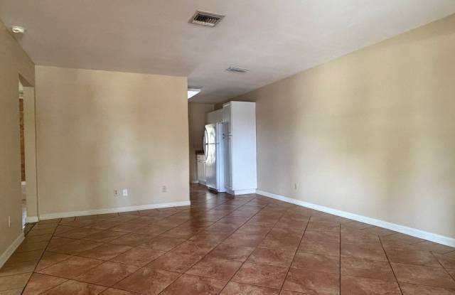 4924 Vincennes Street Gallery 2