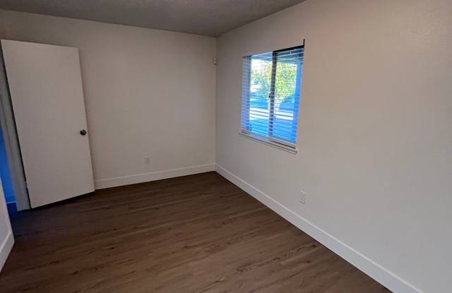 UPDATED 3 BEDROOM HOUSE W/ RV ACCESS!! Gallery 4