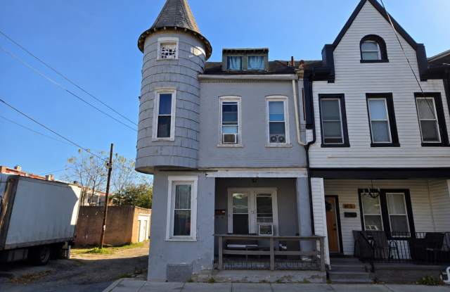 Spacious 3 Bedroom with Bonus Room Located on the West End of Lancaster Gallery 1