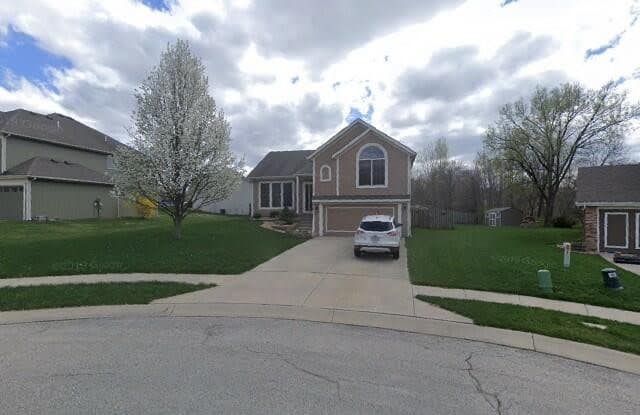 905 North West 110th St - 905 NW 110th St, Kansas City, MO 64155