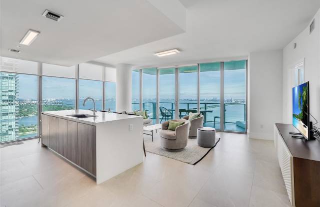 2900 Nw 7th Ave photos photos