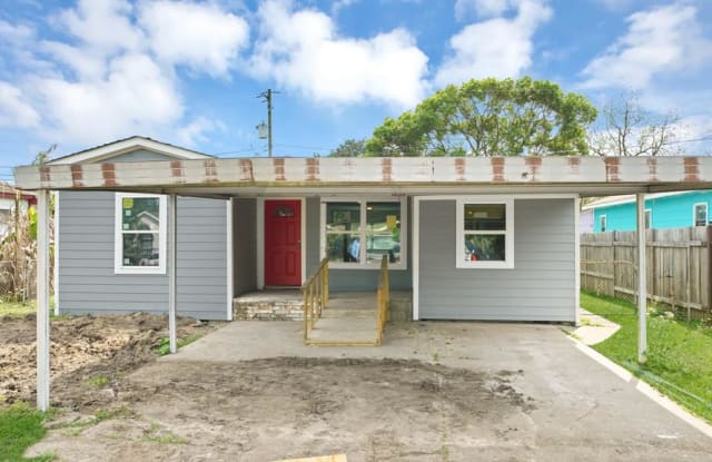 10430 Wiggins Street - 10430 Wiggins Street, Jacinto City, TX 77029