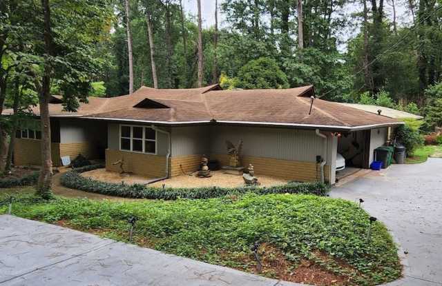Charming 3BR Mid Century Modern House in Atlanta Gallery 1