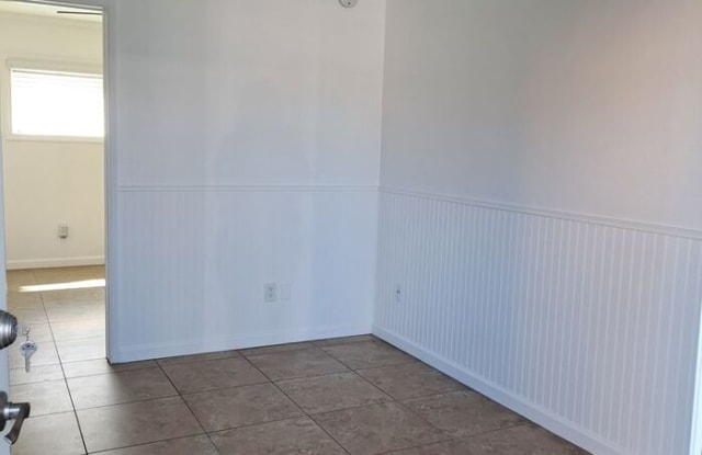 2673 Magnolia Avenue Gallery 2