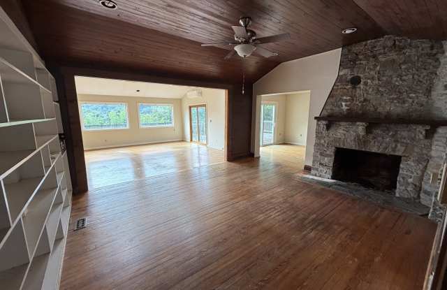 12766 Catoctin Hollow Road - A Gallery 3