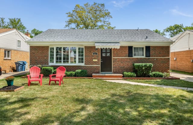 807 South Hawthorne Avenue - 807 South Hawthorne Avenue, Elmhurst, IL 60126