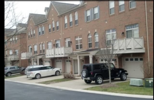 39800 Rockcrest Cir - 39800 Rockcrest Circle, Wayne County, MI 48168