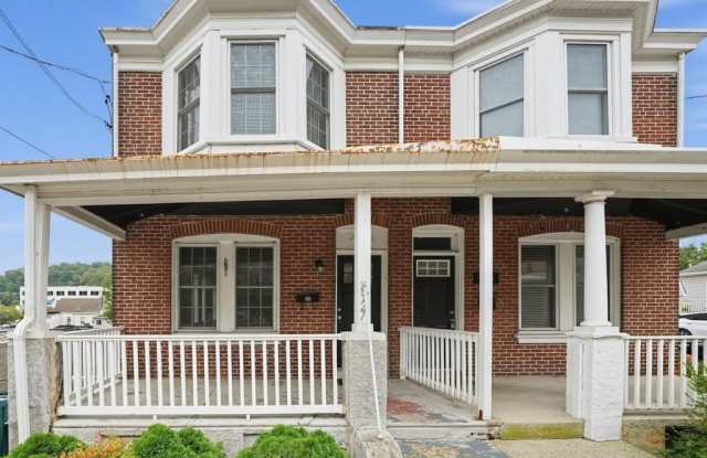 927 SPRING MILL AVENUE Gallery 1