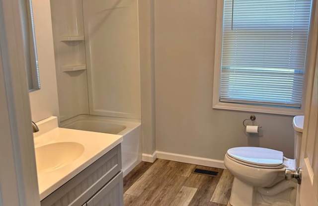 2756 E Brutus St Apt 2 Gallery 2