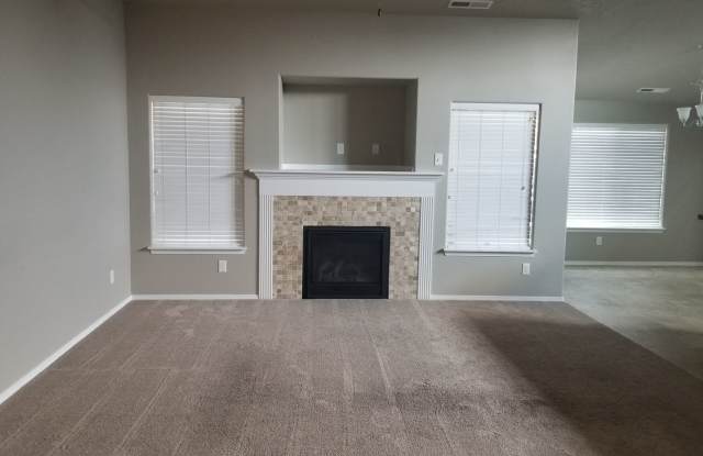 Great single level floor plan in nice neighborhood. Gorgeous yard, fully fenced. Gallery 1