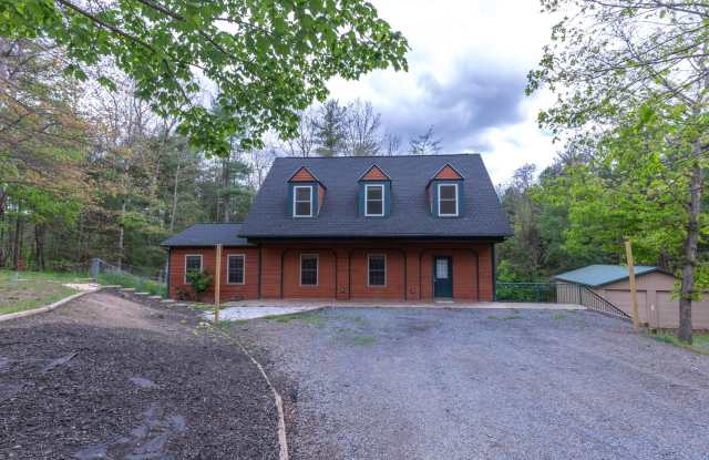 4 bed, 3 bath, Single Family Home in Hedgesville, WV photos photos