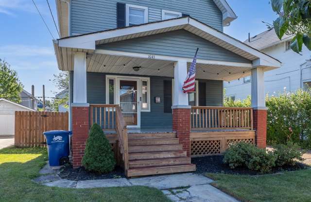 1643 Larchmont Ave photos photos