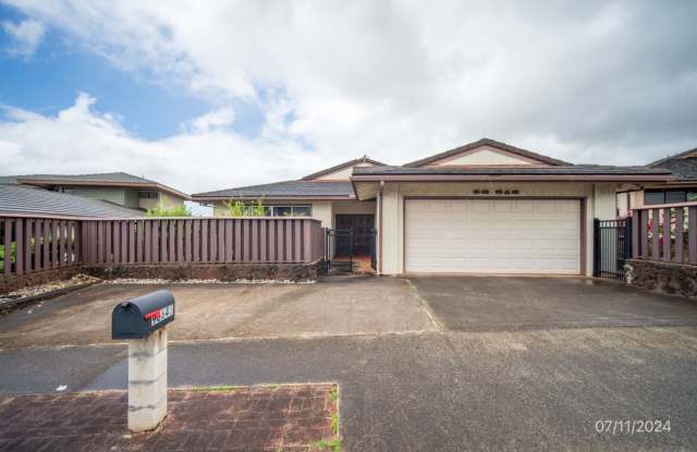 5BD 3BA 2CAR GARAGE House in AIEA Gallery 1