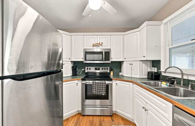 Fully Furnished Duplex "Grateful Blue" Gallery 4