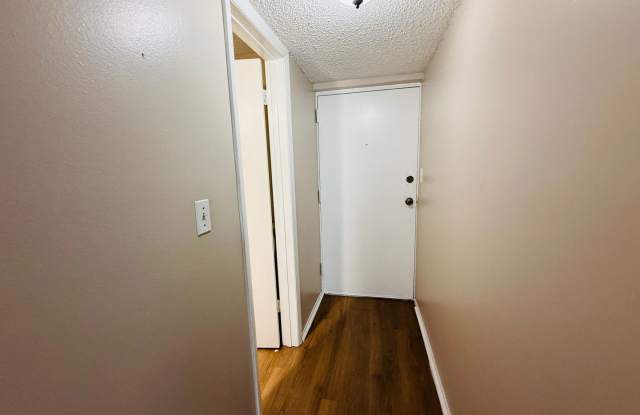 Charming 3 bedroom 1.5 bath condo for rent Gallery 4