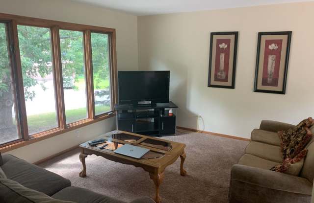 1374 Lakeside Cir Gallery 2