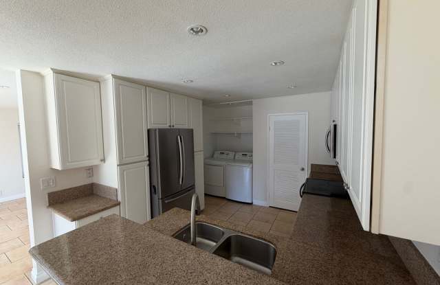 Spacious 3 Bedroom with Large Outdoor Space! Gallery 1