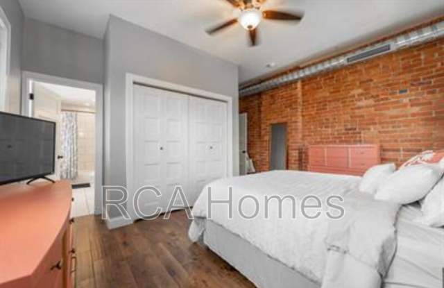 2154 North Delaware Street - A Gallery 4