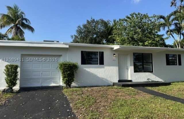 4711 SW 31st Dr Gallery 2
