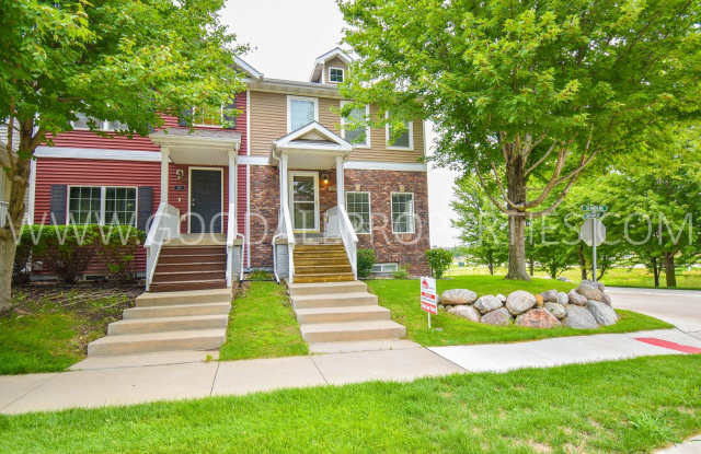 3 Bedroom 2 Bath Townhome end unit in Glenn Village!!! - 267 Southeast Booth Avenue, Waukee, IA 50263