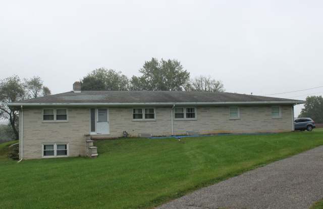2477 S. Queen St, York PA 17402 - 2477 South Queen Street, Spry, PA 17402