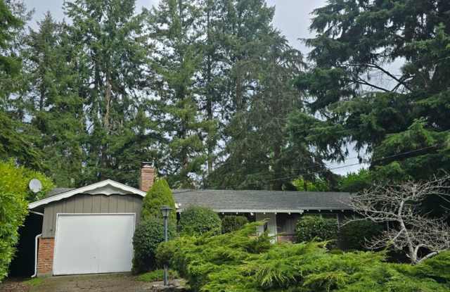 Beautiful 3 bedroom on large lot. photos photos