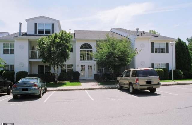 19 CRESTVIEW LN - 19 Crestview Lane, Mount Arlington, NJ 07856