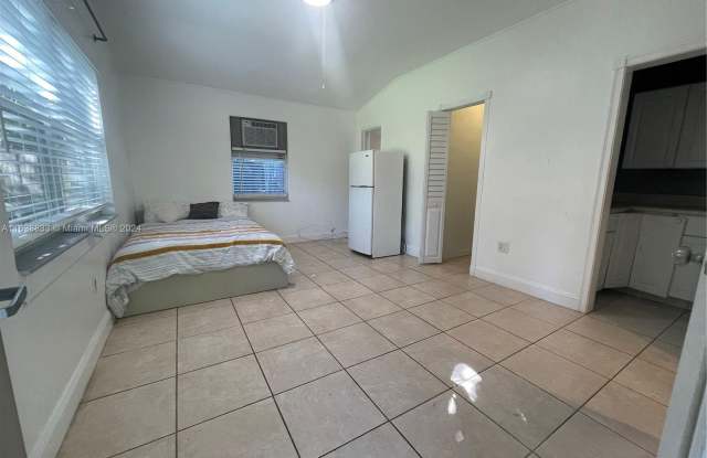 633 Mokena Dr - 633 Mokena Drive, Miami Springs, FL 33166