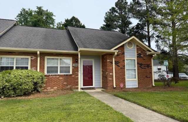 200 Old Spring Hill - Bev Roberts Rentals and Property Management photos photos