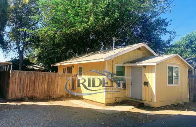 Cozy 2-bedroom 1 bath close to shopping and transportation photos photos