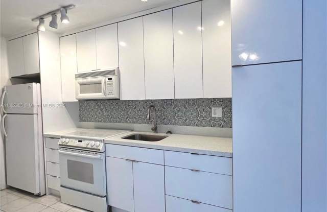 818 Meridian Ave photos photos