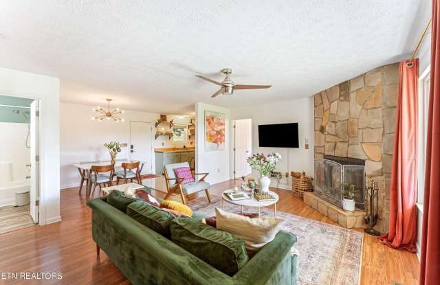 1720 Moon Court Gallery 3