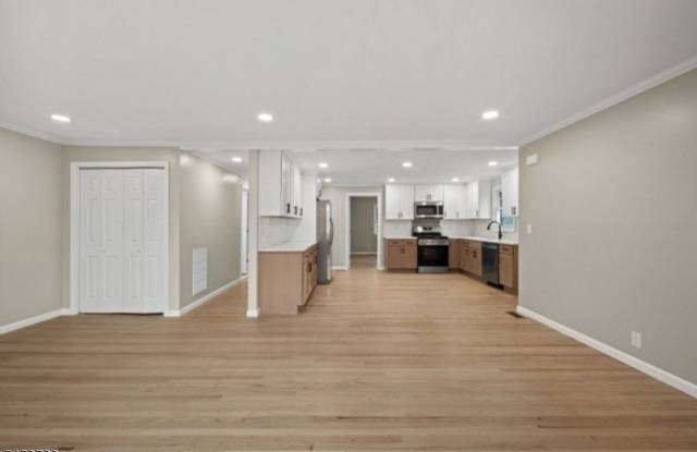 71 Moore Pl Gallery 4