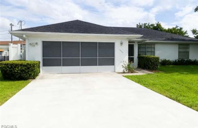 1925 Gardner Avenue photos photos