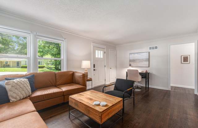 4302 W 77th Terrace - 4302 West 77th Terrace, Prairie Village, KS 66208