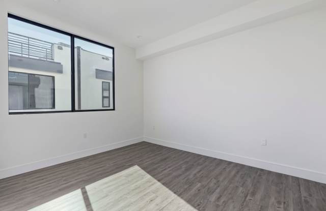 New Hollywood Townhomes Gallery 3