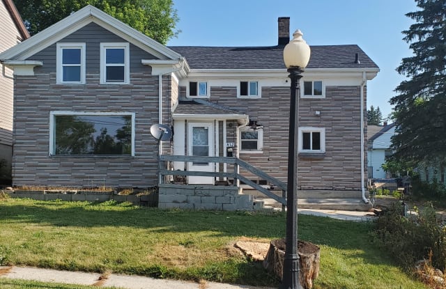 412 Madison Avenue - 412 Madison St, Sheboygan Falls, WI 53085