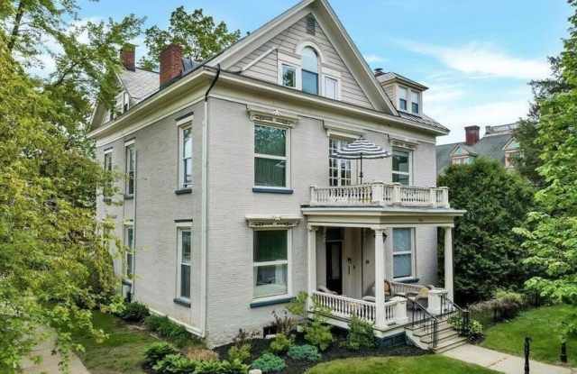 143 Caroline Street unit: 4 photos photos