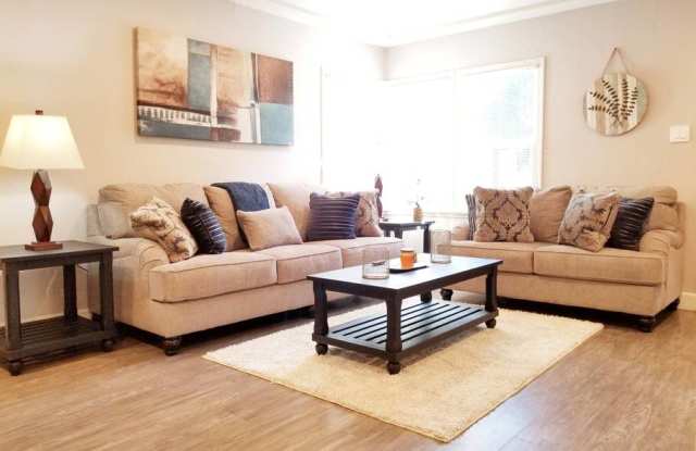 1941 Preuss Road Gallery 2