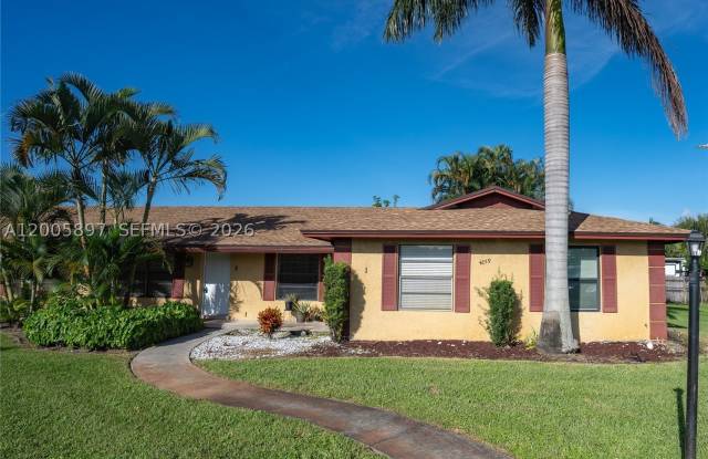 4259 Royal Banyan Way Gallery 1