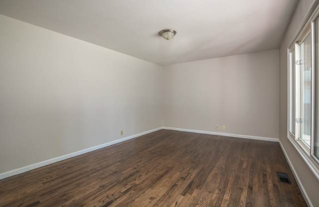 2485 Wedgwood Drive West Gallery 4
