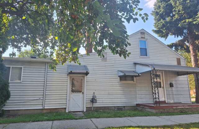 Harper Woods bungalow photos photos