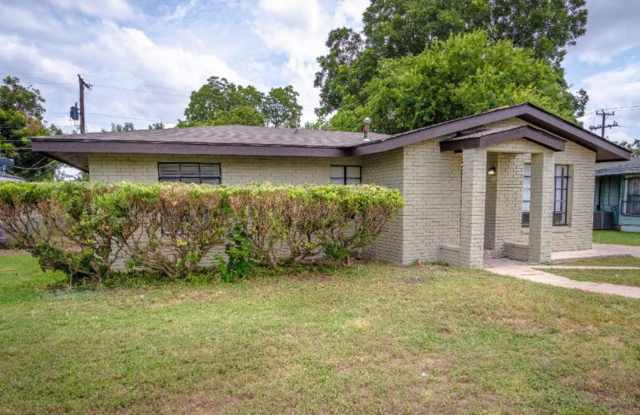Perfect Property Near Downtown Gallery 4
