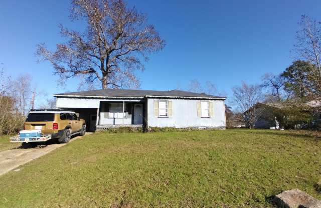 1611 Aaron St. - 1611 Aaron Avenue, Leesville, LA 71446