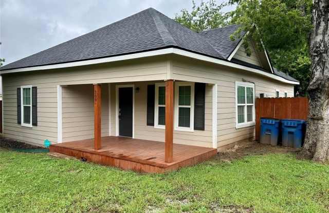 309 N Neches Street - 309 North Neches Street, Whitney, TX 76692 309 N Neches Street - 309 North Neches Street, Whitney, TX 76692